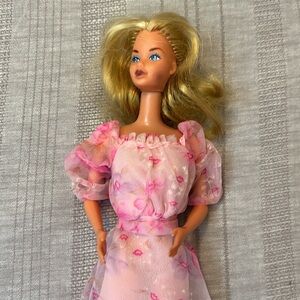 Vintage Kissing Barbie with original dress only. Great condition!